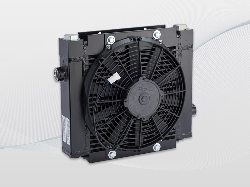 含电机马达的散热器套件