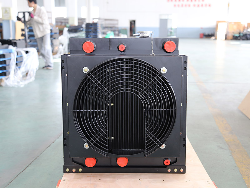 含电机马达的散热器套件