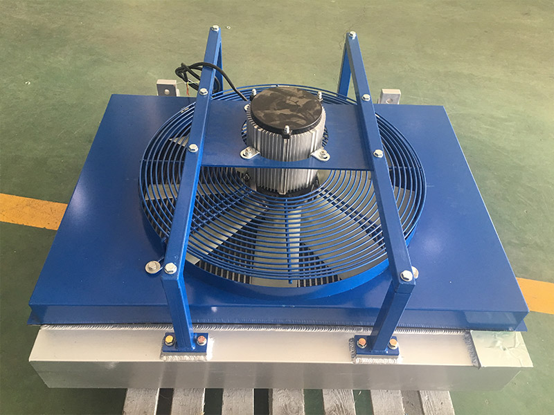 含电机马达的散热器套件